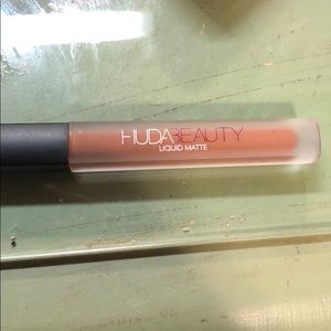 Huda beauty liquid matte in trendsetter